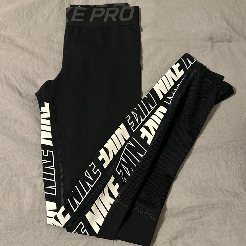 Nike black and white leggings